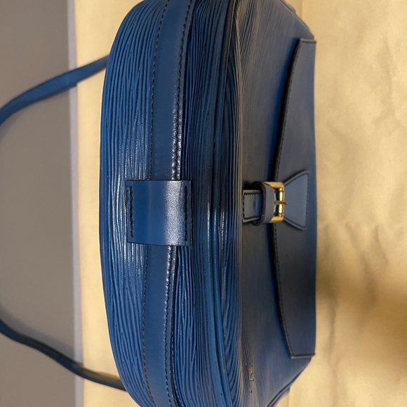 Auth Louis Vuitton Jeune Fille - Picture 4 of 16